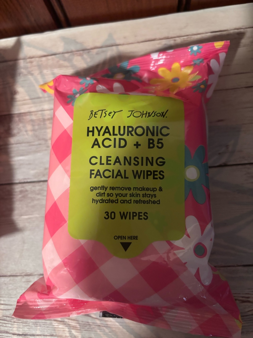 Betsey Johnson Hyaluronic Acid + B5 Cleansing Facial Wipes